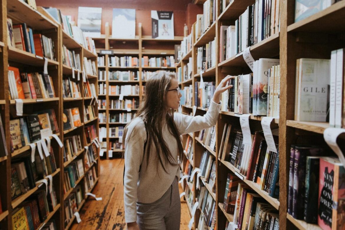 7 Magical Bookshops Around Peoria